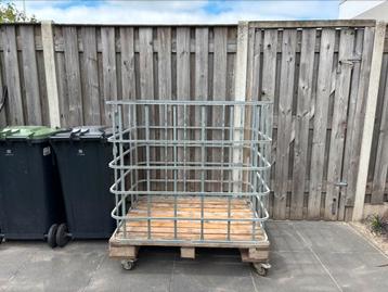 IBC container krat hout 1000L met onderstel en 4 zwenkwielen beschikbaar voor biedingen
