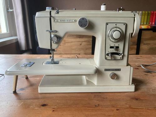 Werkende naaimachine Vendmatic B 765, met alle accesoires, Hobby en Vrije tijd, Naaimachines en Toebehoren, Gebruikt, Naaimachine