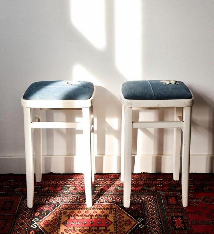 Vintage brocante witte houten krukken met nieuwe stoffering, Huis en Inrichting, Krukjes, Gebruikt, Hout, Ophalen of Verzenden