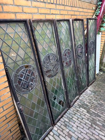 5 x Unieke Glas-in-Loodpanelen met Decoratieve Medaillons beschikbaar voor biedingen