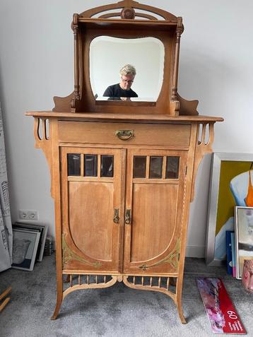 Jugendstil hal- of kaptafelkastje,  sierlijk ontwerp beschikbaar voor biedingen