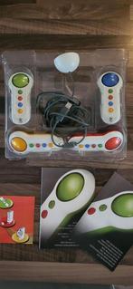 Xbox 360 controllers Big Button Quiz Pads (4x) met 2 spellen, Spelcomputers en Games, Games | Xbox 360, Vanaf 7 jaar, Puzzel en Educatief