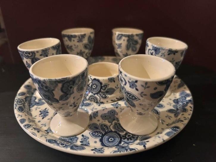 Zeldsame Beatrix eiersetje, dopjes op voetstuk en zoutvaatje, Antiek en Kunst, Antiek | Servies compleet, Ophalen of Verzenden