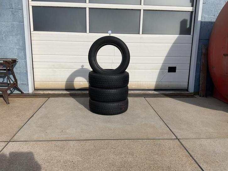 Demo Set. Falken.  M+ S. Winterbanden. 215 - 60 - 17., Auto-onderdelen, Banden en Velgen, Band(en), Winterbanden, 17 inch, 215 mm