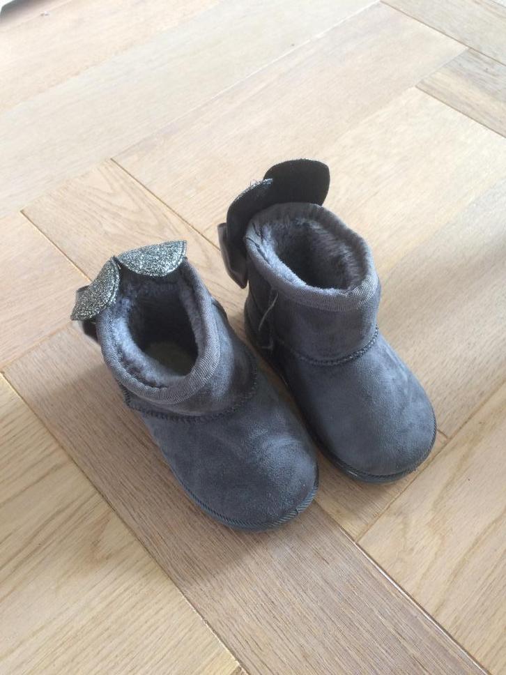 Leuke nog hele nette gevoerde grijze laarsjes "konijn" mt 22, Kinderen en Baby's, Kinderkleding | Schoenen en Sokken, Zo goed als nieuw