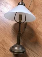 Oude lamp met melkglas kap in goede staat, Ophalen of Verzenden