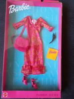 Barbie Fashion Avenue Kledingset NRFB UIT 2001, Verzamelen, Ophalen of Verzenden, Nieuw, Kleertjes