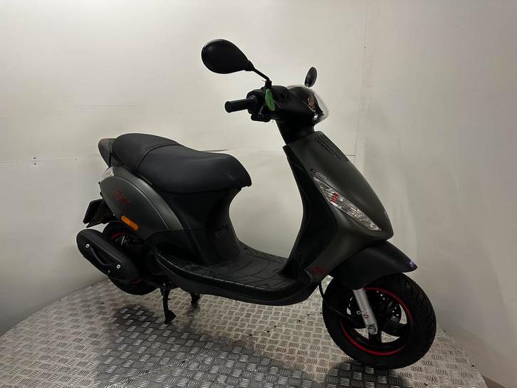 Piaggio Zip 4T i-get E4 snorscooter 25km origineel, Fietsen en Brommers, Scooters | Piaggio, Gebruikt, Zip, Maximaal 25 km/u, Benzine