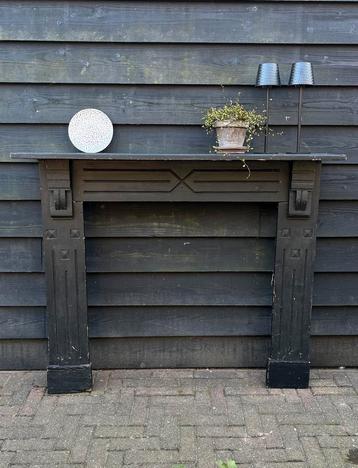 Antiek houten schouw. beschikbaar voor biedingen