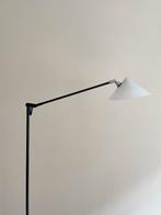 Vintage, postmodern vloerlamp Pola, zwart metaal, jaren 80, Huis en Inrichting, Lampen | Vloerlampen, 100 tot 150 cm, Vintage midcentury design retro Dutch design postmodernisme