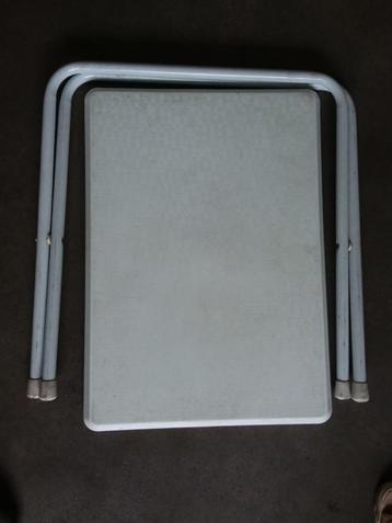 ~~Garage Sale~~ inklapbare bijzettafel beschikbaar voor biedingen