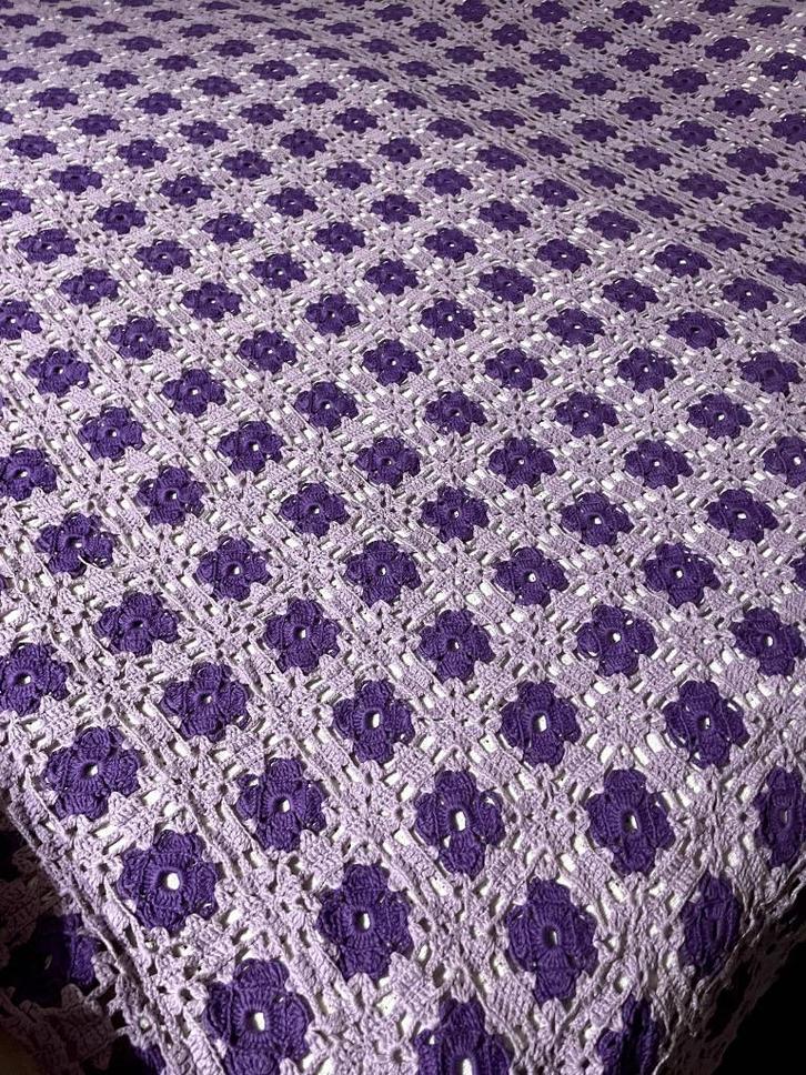 Prachtige lila paarse gehaakte sprei 200x190 katoen, Huis en Inrichting, Woonaccessoires | Plaids en Woondekens, Zo goed als nieuw