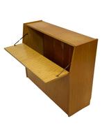 Vintage klepkast wandkast opbergmeubel jaren 60 eiken fineer, Antiek en Kunst, Antiek | Meubels | Kasten, Ophalen