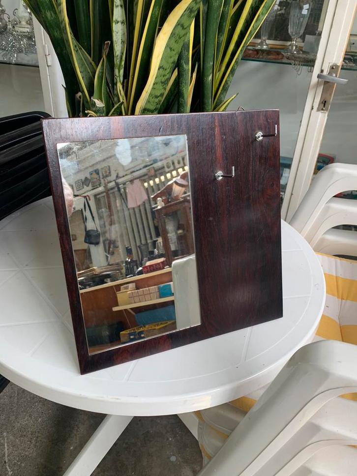 Spiegel leuke palissanderhouten wandspiegeltje, Huis en Inrichting, Woonaccessoires | Spiegels, Zo goed als nieuw, 50 tot 75 cm