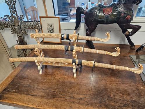 Samurai Zwaarden Set met Cobra Handvatten & Standaard, Antiek en Kunst, Antiek | Overige Antiek, Ophalen