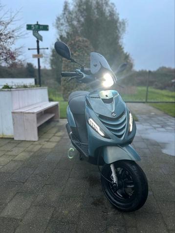 Piaggio zip e5 80cc 2022 beschikbaar voor biedingen