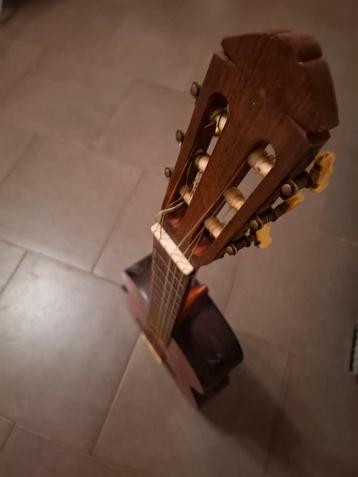 Unieke oude akoestische gitaar vintage beschikbaar voor biedingen