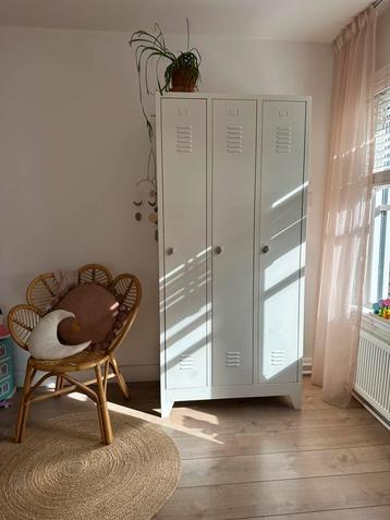 Lockerkast beschikbaar voor biedingen