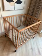 BABY BOX «NOIS» Walnoot 95x75cm, Kinderen en Baby's, Boxen, Ophalen, Zo goed als nieuw, Rechthoekig, Wieltjes