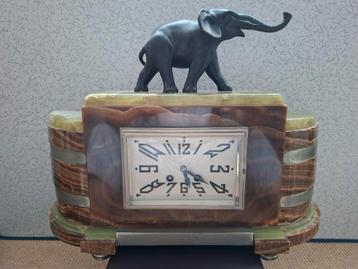 Art deco klok beschikbaar voor biedingen