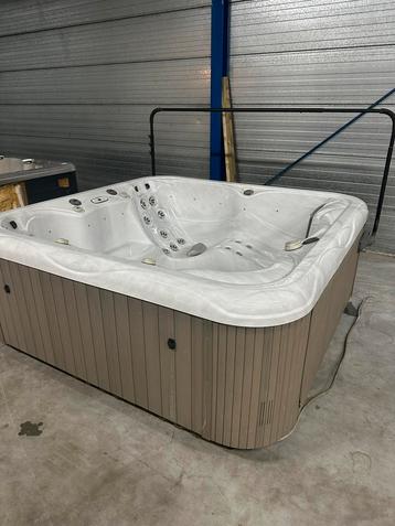 Wellis jacuzzi beschikbaar voor biedingen