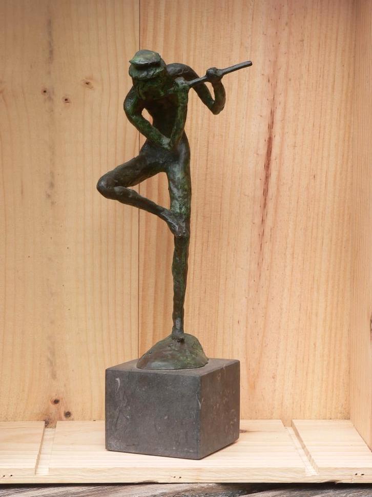 MOOI BRONZEN BEELD YETHRO TULL OP MARMER SOKKEL, Antiek en Kunst, Kunst | Beelden en Houtsnijwerken, Ophalen