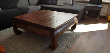 Mooie houten Opium tafel beschikbaar voor biedingen