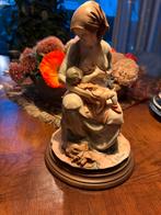 Beeld: Moeder met Kind op Sokkel, Antiek en Kunst, Ophalen of Verzenden