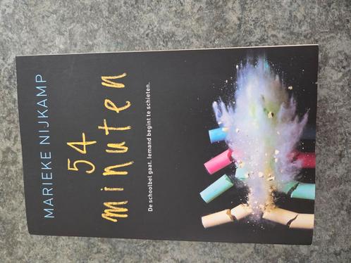 Marieke Nijkamp - 54 minuten, Boeken, Kinderboeken | Jeugd | 13 jaar en ouder, Zo goed als nieuw, Ophalen of Verzenden