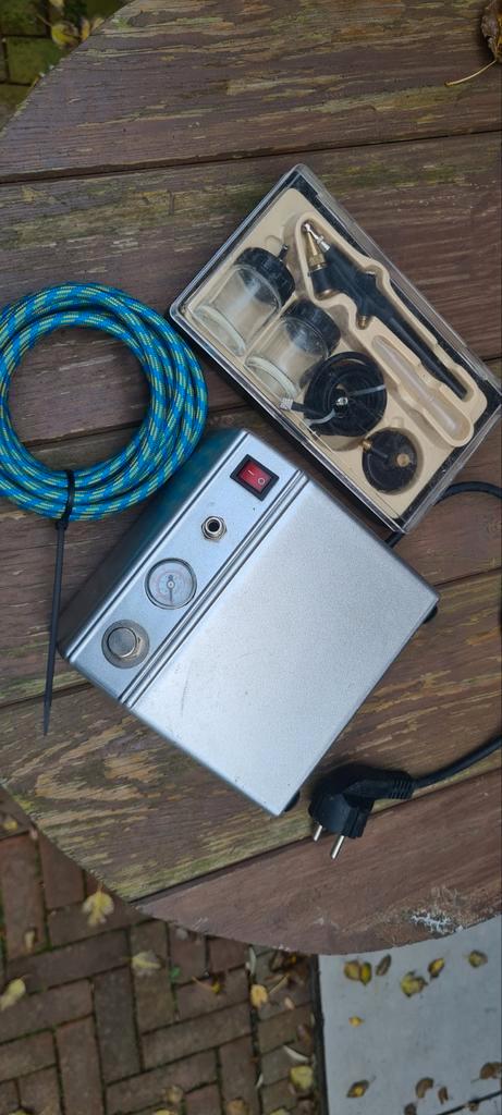 Verfspuit met Compressor - Complete Set, Hobby en Vrije tijd, Schilderen, Gebruikt, Airbrush en Toebehoren, Ophalen of Verzenden