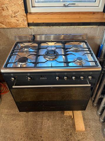 Smeg 5-pits Gasfornuis - Goed Onderhouden beschikbaar voor biedingen
