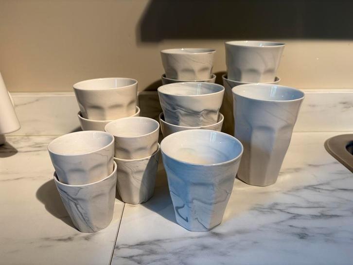 Hema Bekers/Mokken Marmer Look - Grote Set!, Huis en Inrichting, Keuken | Servies, Gebruikt, Kop(pen) en/of Schotel(s), Effen