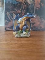 Fantasy draakje met parel – decoratief beeldje, Verzamelen, Beelden en Beeldjes, Ophalen of Verzenden, Zo goed als nieuw, Dier