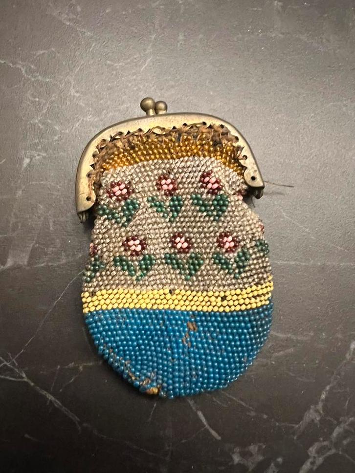 Beursbeugel kinderbeugel kralentasje kralenbeurs, Antiek en Kunst, Antiek | Kleding en Accessoires, Kinderen, Ophalen of Verzenden