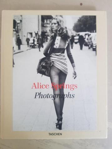 Alice Springs (June Newton) photographs for Helmut Newton beschikbaar voor biedingen