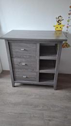 Te koop: grijze commode met 3 laden en 3 open vakken, Ophalen, Gebruikt, 50 tot 75 cm, 50 tot 100 cm