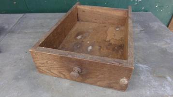 Lade, antieke eiken lade met antiek trekknopje beschikbaar voor biedingen