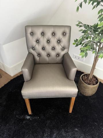 4 Luxe eetkamerstoelen (€12,50 per stoel) beschikbaar voor biedingen