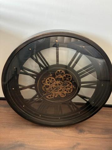Nette industriële klok te koop beschikbaar voor biedingen