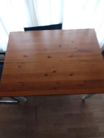 Mooie landelijke eettafel beschikbaar voor biedingen