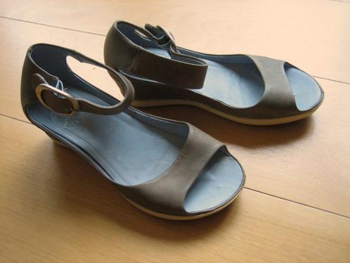 Zeer mooie taupe leren sandaal PAKROS 37 snazzeys, Kleding | Dames, Schoenen, Zo goed als nieuw, Sandalen of Muiltjes, Bruin, Verzenden