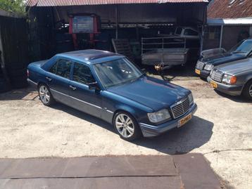 GEZOCHT: Motorkap Mercedes W124 – Nautikblau  beschikbaar voor biedingen