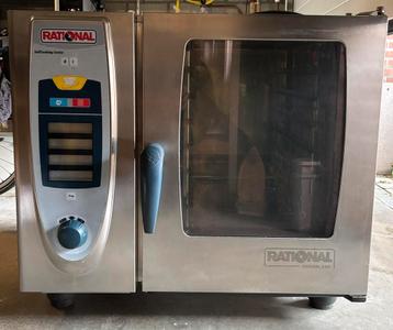 Rational steamer met onderstel, werkbank en bovenkast beschikbaar voor biedingen