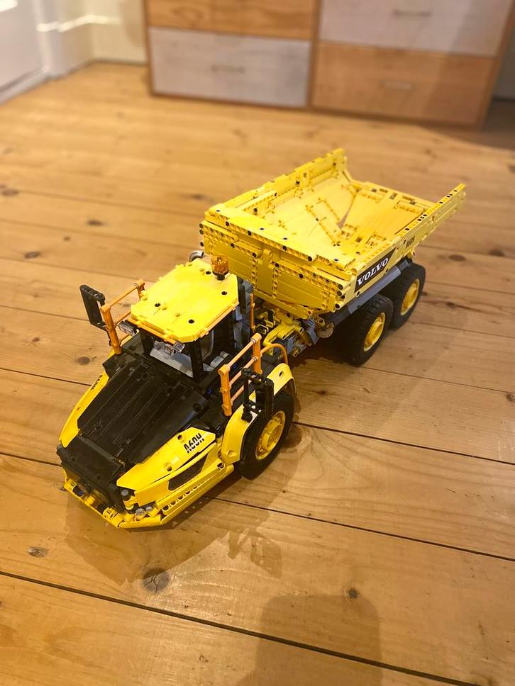 LEGO Technic 6x6 Volvo Truck met Kieptrailer, Kinderen en Baby's, Speelgoed | Duplo en Lego, Zo goed als nieuw, Ophalen of Verzenden