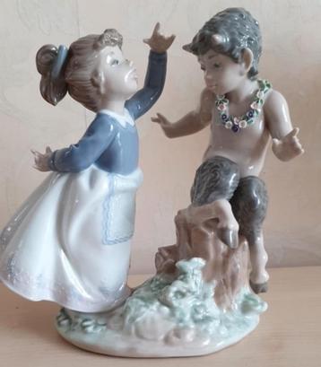 Lieve Porselein Lladro beeld- " Vreemde vriendschap ". beschikbaar voor biedingen