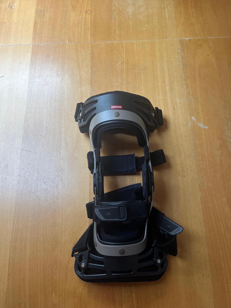 Ottobock knie brace maat M rechts, Diversen, Ophalen of Verzenden, Zo goed als nieuw