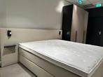 Luxe boxspring met royaal hoofdbord vlak, Ophalen, Crème, Sommelsdijkse haven 19, Visser Meubelen