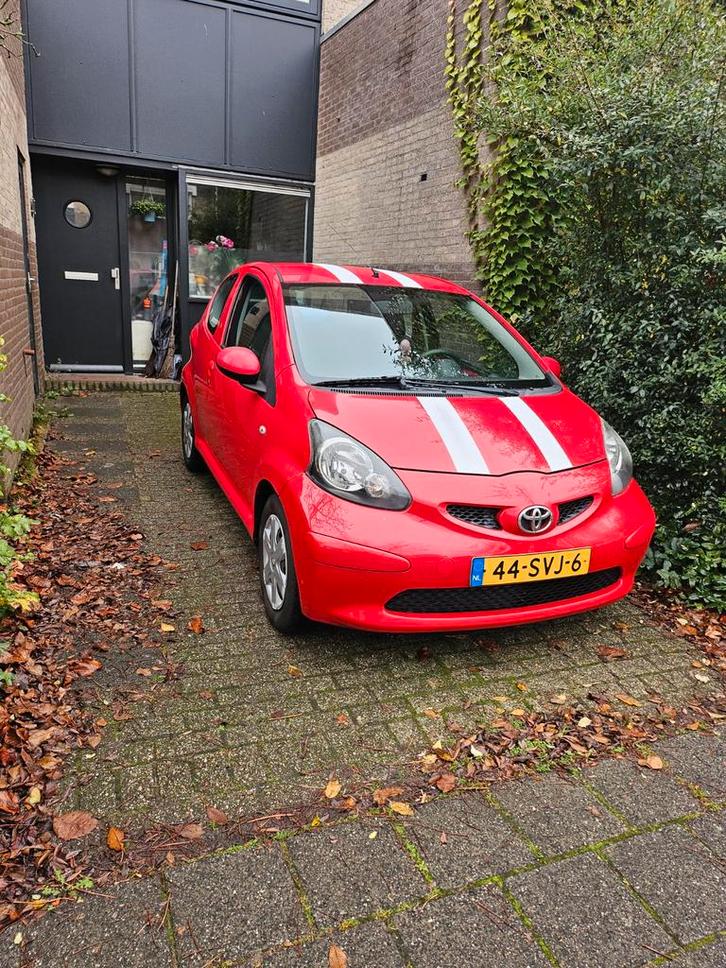 Toyota Aygo 1.0 12V Vvt-i 3DRS MMT 2006 Rood, Auto's, Toyota, Particulier, Aygo, Airconditioning, Elektrische ramen, Benzine, A