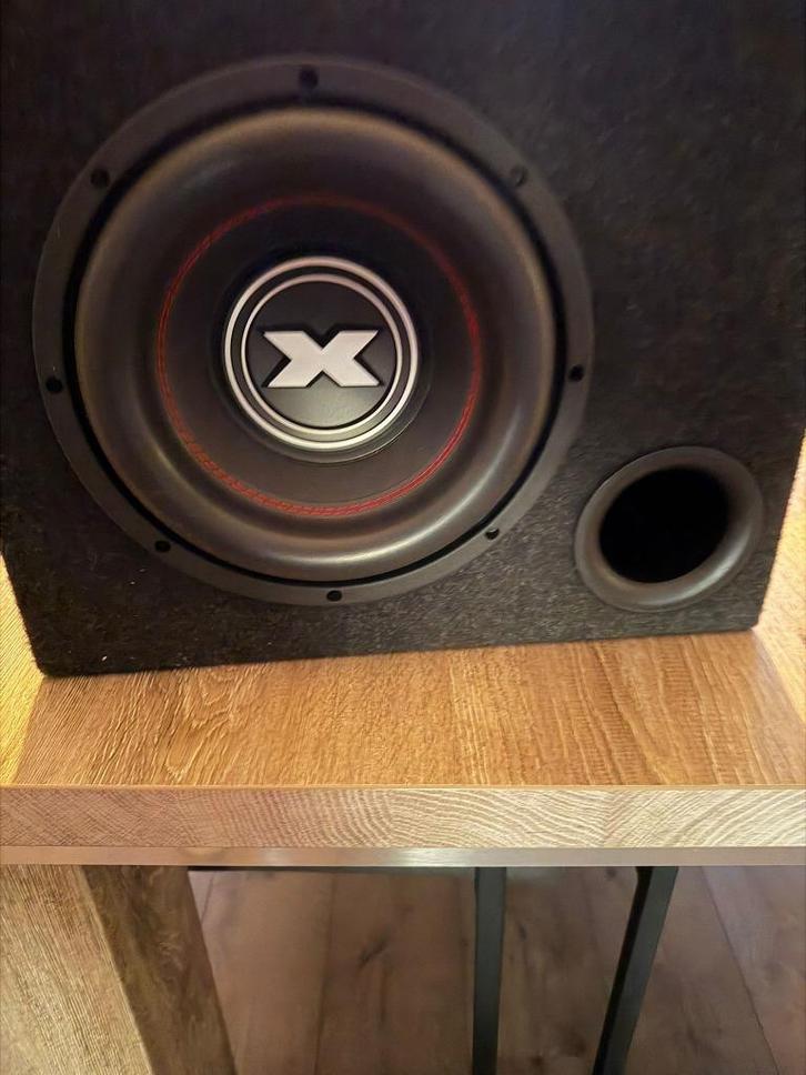 mooie subwoofer met versterker, Auto diversen, Autospeakers, Zo goed als nieuw, Ophalen
