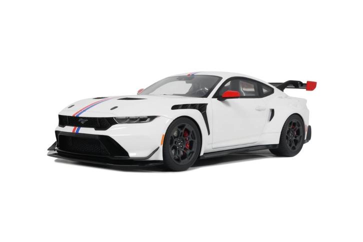 FORD MUSTANG GTD "SPIRIT OF AMERICA" PERFORMANCE WHITE, Hobby en Vrije tijd, Modelauto's | 1:18, Nieuw, Auto, Overige merken, Ophalen of Verzenden